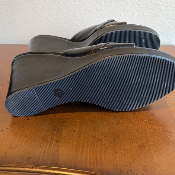 Coach Heels - Picture 4 of 4